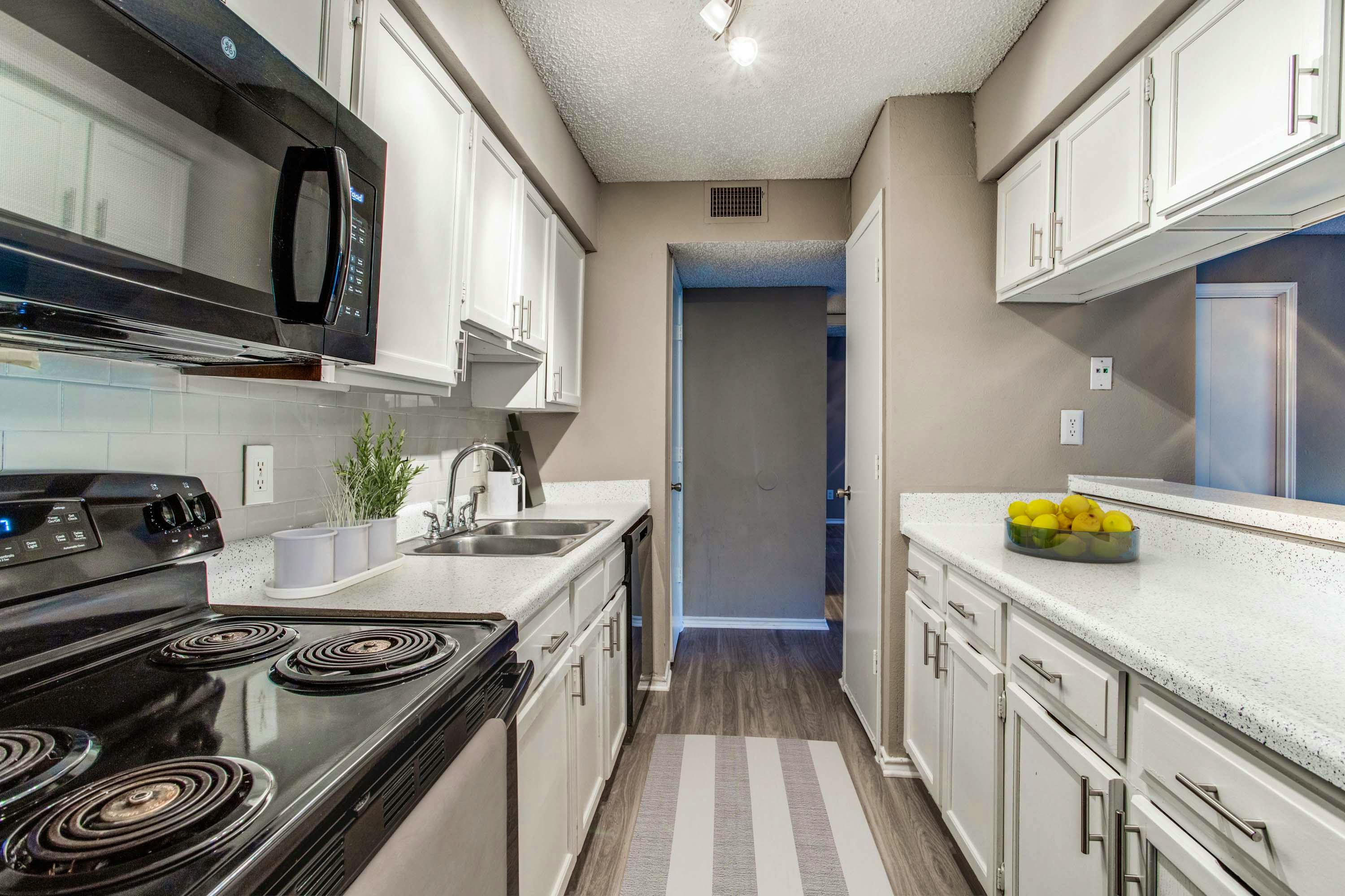 Wooded Creek | DeSoto, TX Apartments