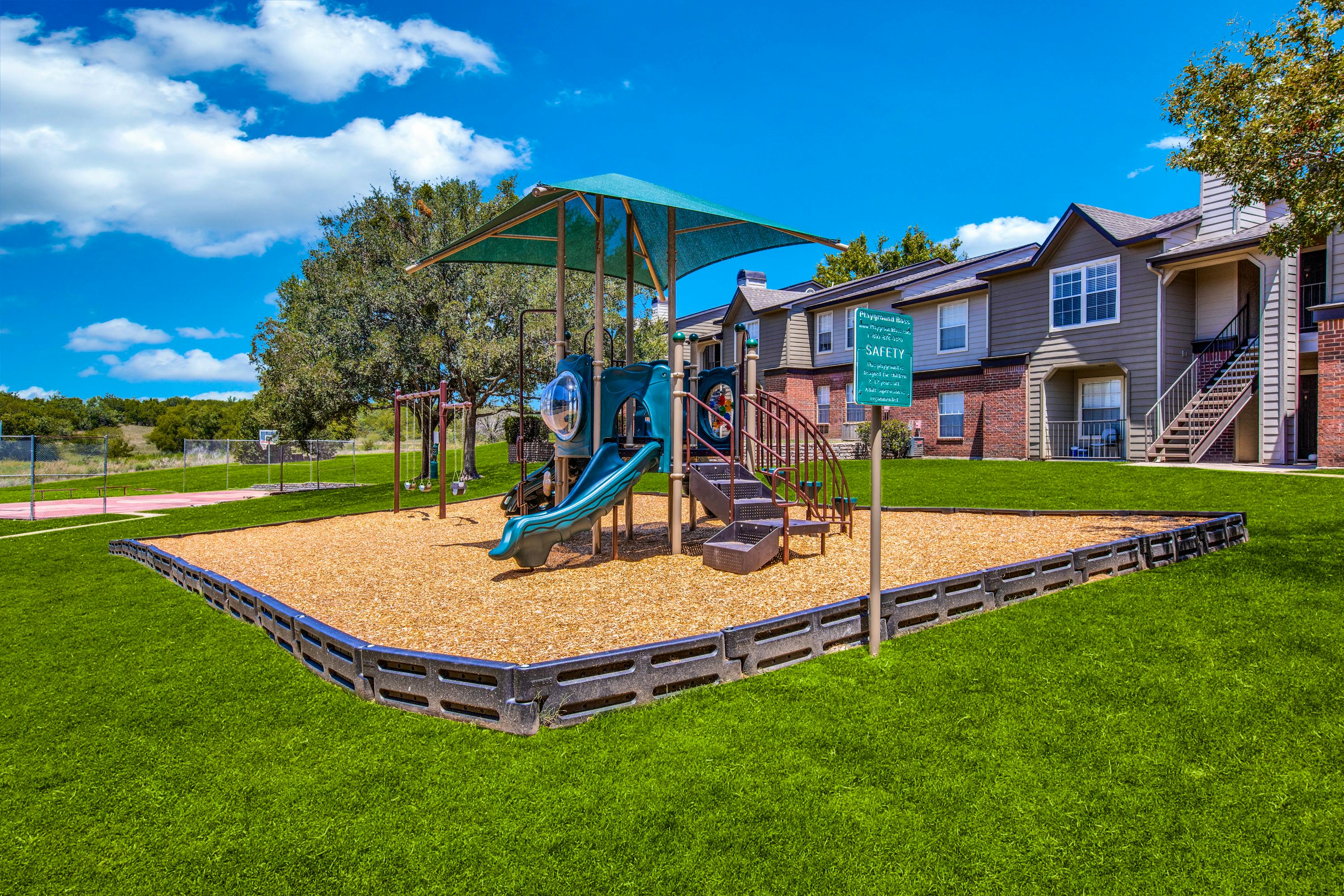 Tour Eagle's Point Apartments in Fort Worth