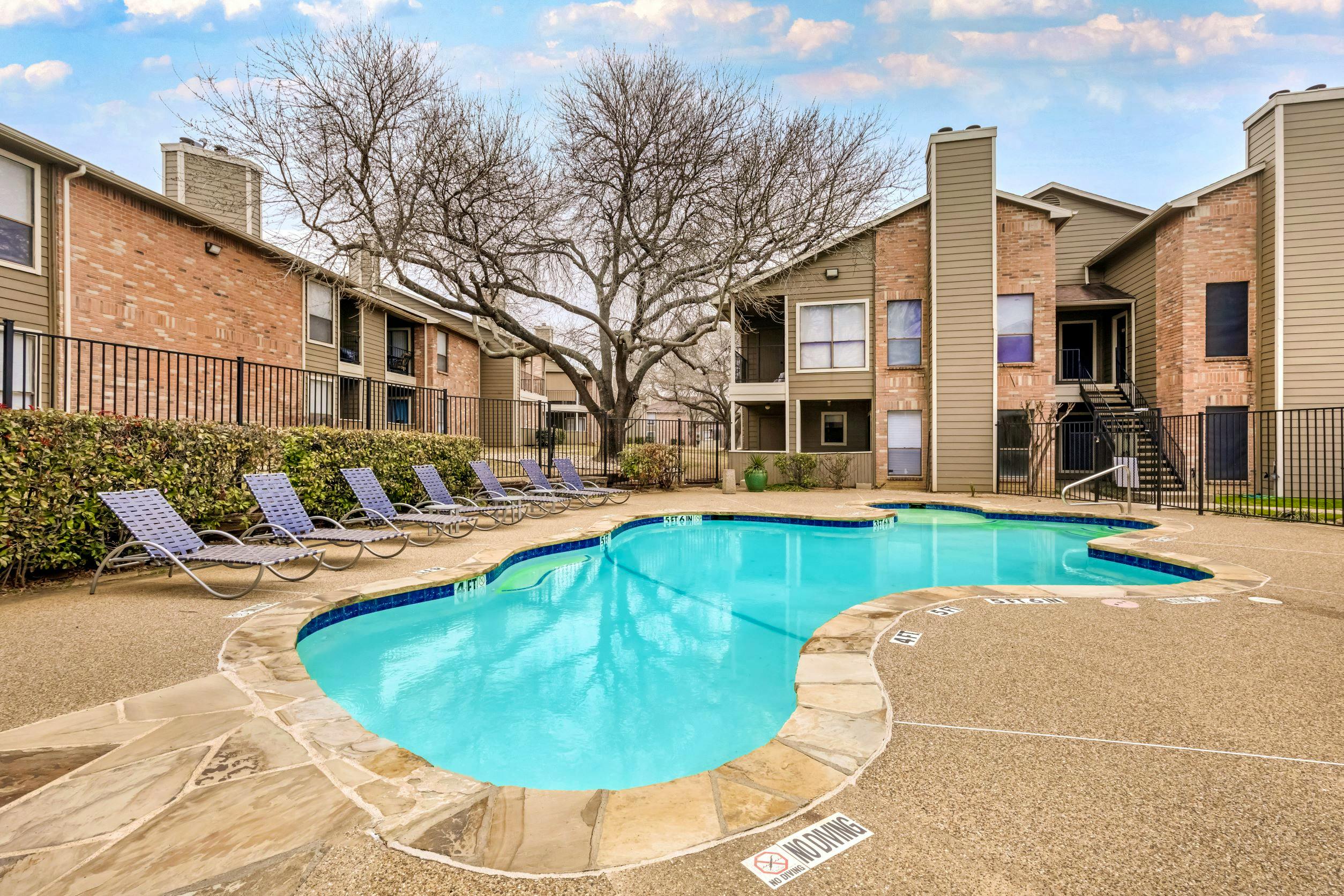 Barrow Amenities Pet Friendly apartments in Lewisville, TX